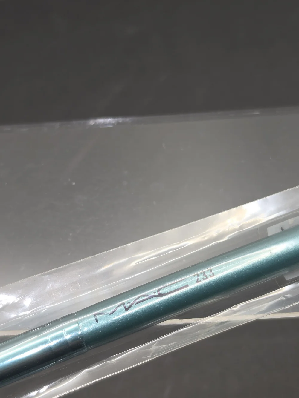 LIMITED EDITION MAC 233 SPLIT FIBRE EYE BRUSH - ALLURING AQUATIC COLLECTION